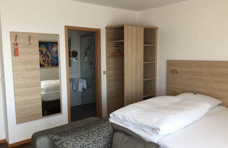 Honey-Do Panorama Hotel