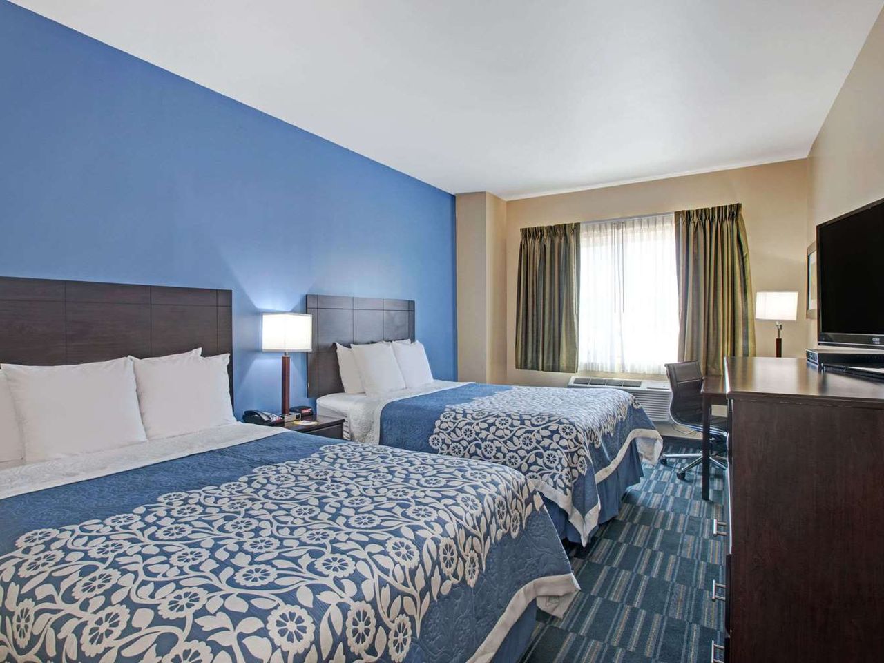 Days Inn & Suites by Wyndham Ozone Park/JFK Airport