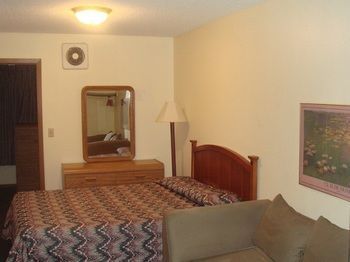 Townhouse Inn & Suites Omaha