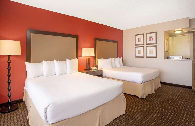 Ramada by Wyndham Phoenix Midtown