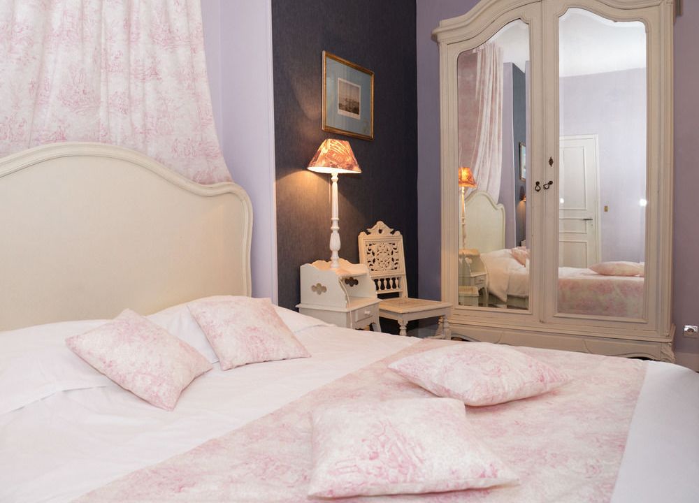 Charming Apartment in a 17th Century House - fast wifi, large park