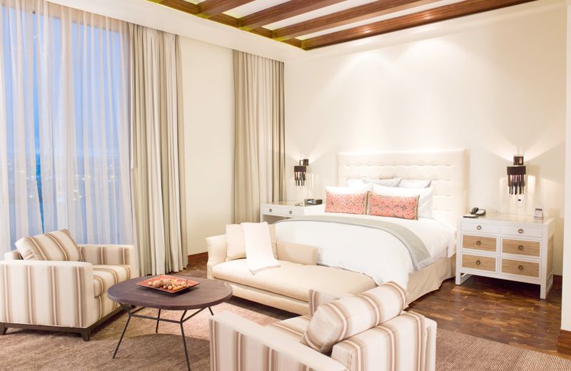 Real InterContinental at Multiplaza Mall, an IHG Hotel