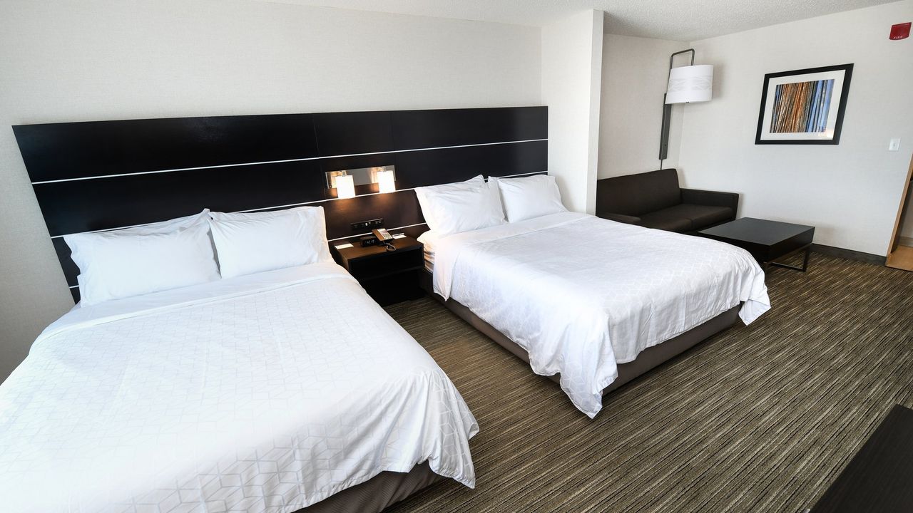 Holiday Inn Express Hotel & Suites Grand Forks, an IHG Hotel