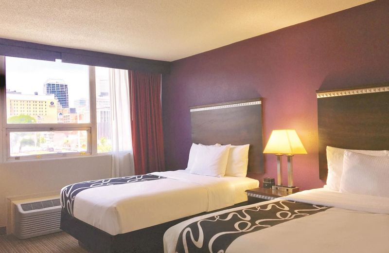 La Quinta Inn & Suites by Wyndham Indianapolis Downtown