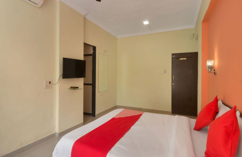 OYO 11485 Hotel Elite Inn