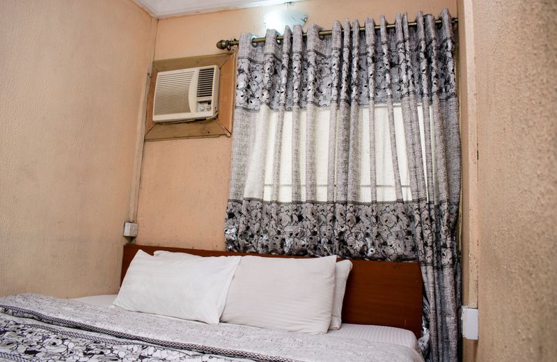 Maxton Suites Magodo