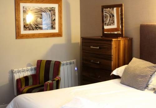Chequers Hotel & Restaurant