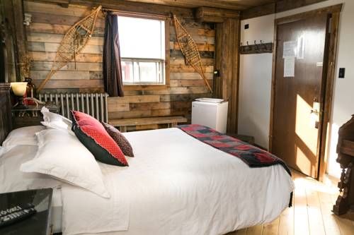 The Cochrane Rockyview Hotel