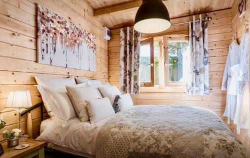 Duck Lodge B&B with Hot Tub