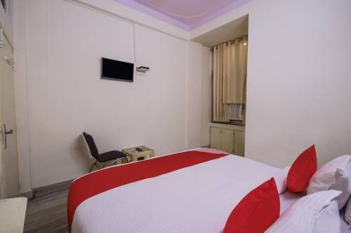 OYO 15212 Hotel Seema