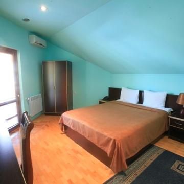 HOTEL HOUSE