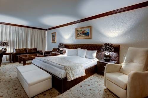 Shiroka Laka Hotel