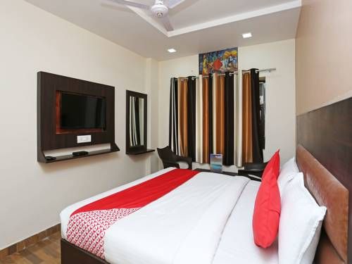 OYO 15098 Hotel Crystal