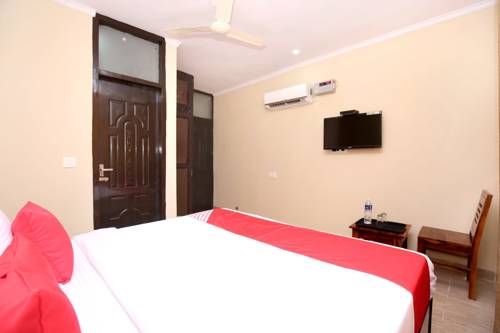 OYO 16875 Hotel Skyz