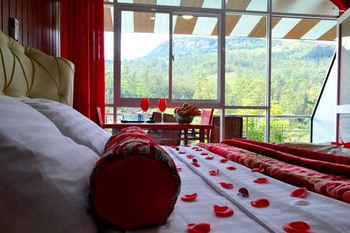 Grand Adamspeak Cabana Suite