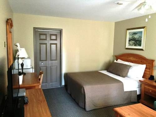 Parkway Motel