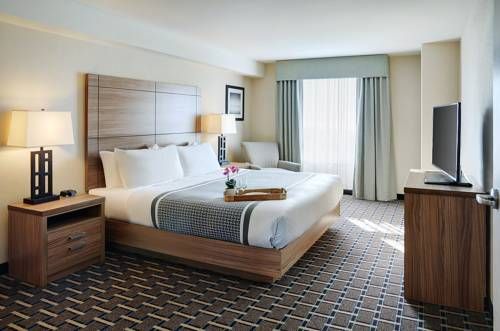 Pomeroy Inn & Suites Prince George