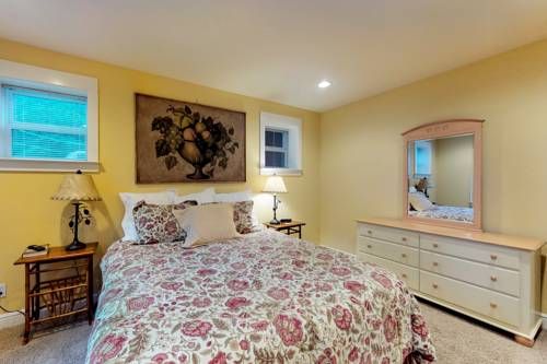 Cypress Lodge