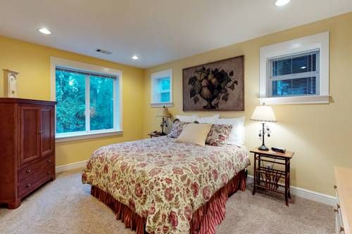 Cypress Lodge