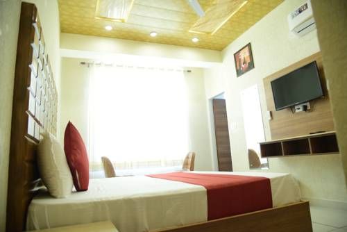OYO 28142 Hotel Sharrytel