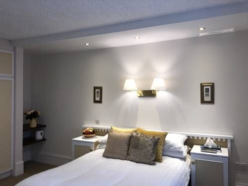 Tully's Hotel
