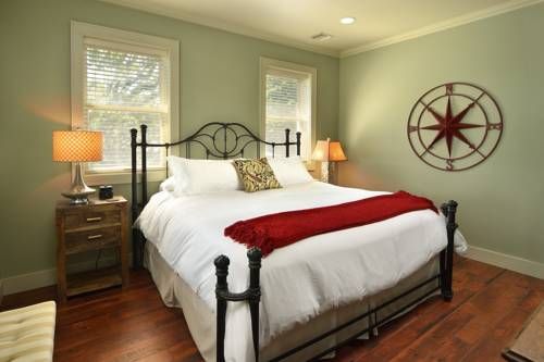 Bay Breeze Inn