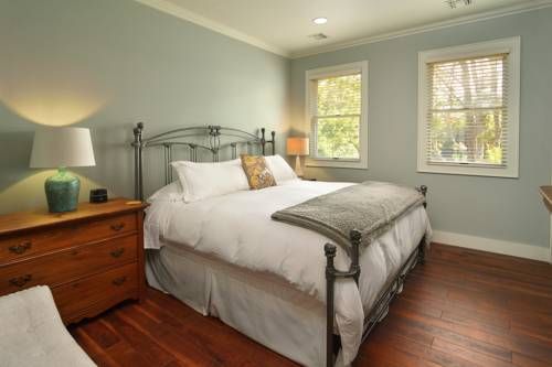 Bay Breeze Inn