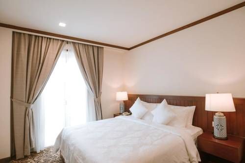 OYO Home 44077 The Platinum Hotel & Suites- King