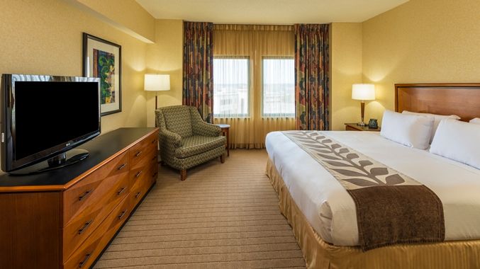 DoubleTree Suites by Hilton Hotel & Conference Center Chicago-Downers Grove