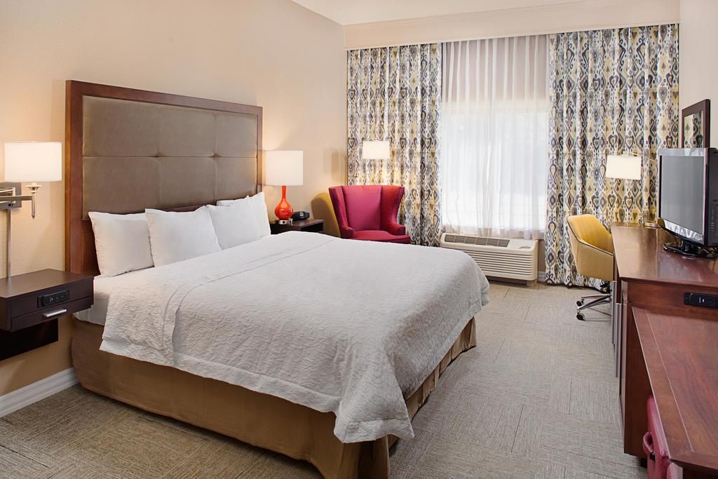 Hampton Inn & Suites Denton