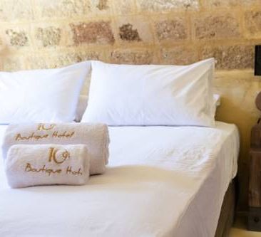 10GR Boutique Hotel & Wine Bar