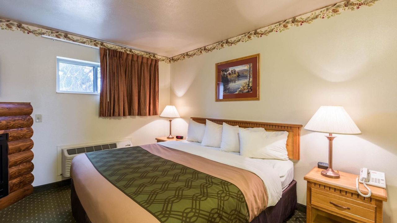 Trade Winds Motel