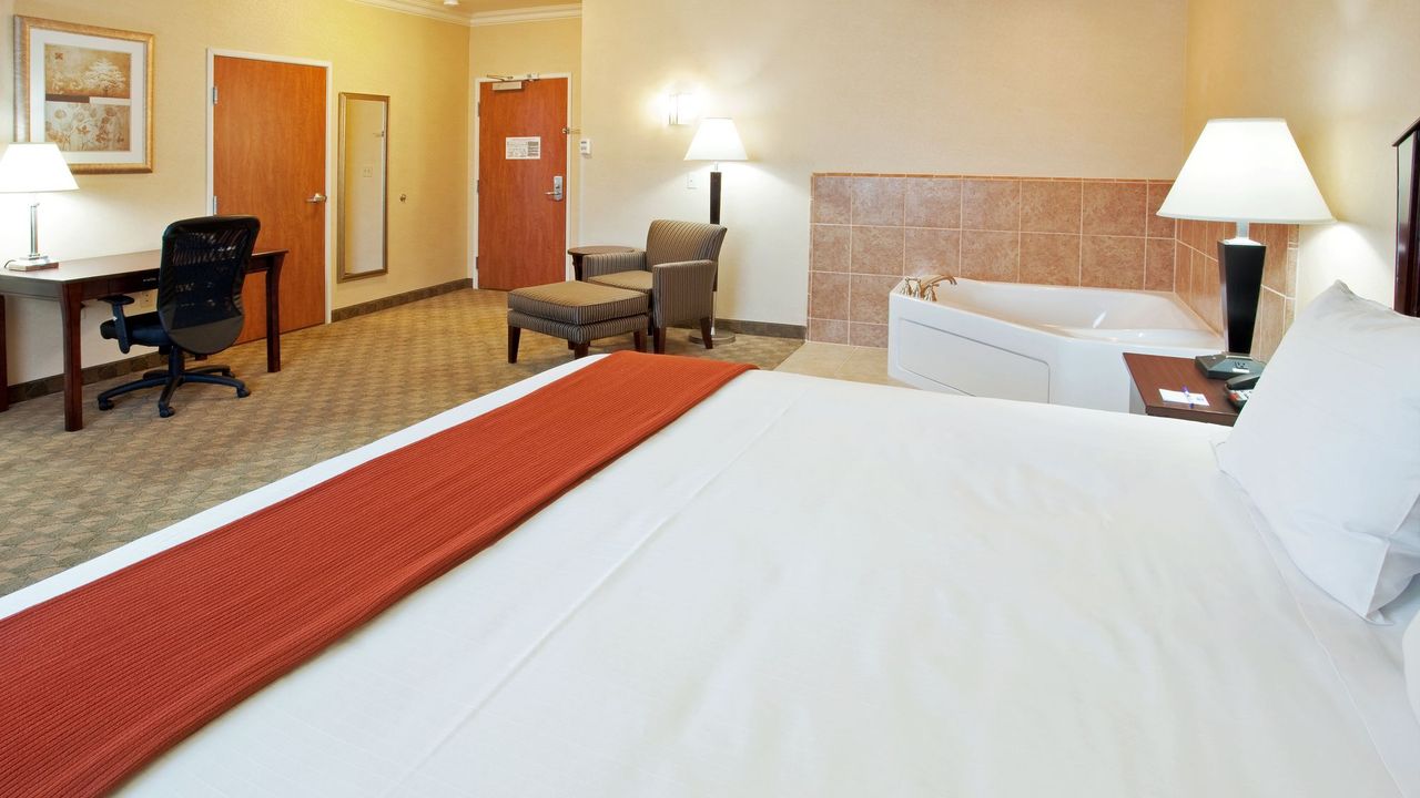 Holiday Inn Express Hotel & Suites Oroville Southwest