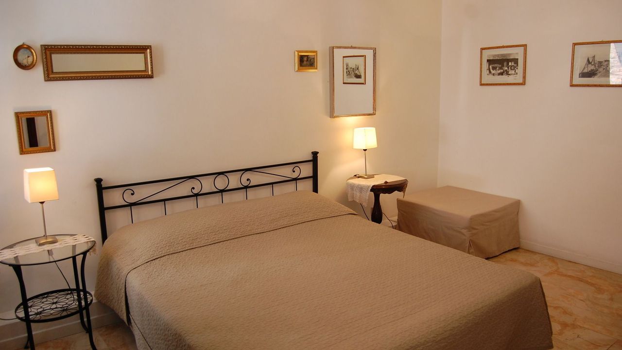 ROOM IN VENICE