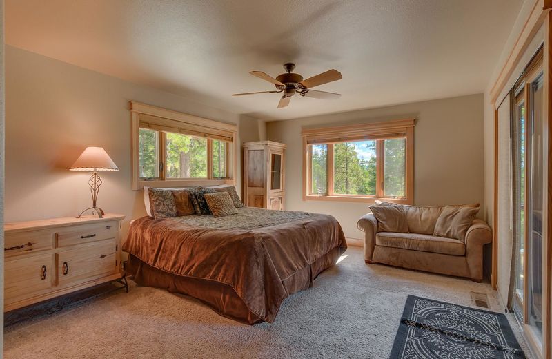 Golden Bear Lodge - Four Bedroom Home