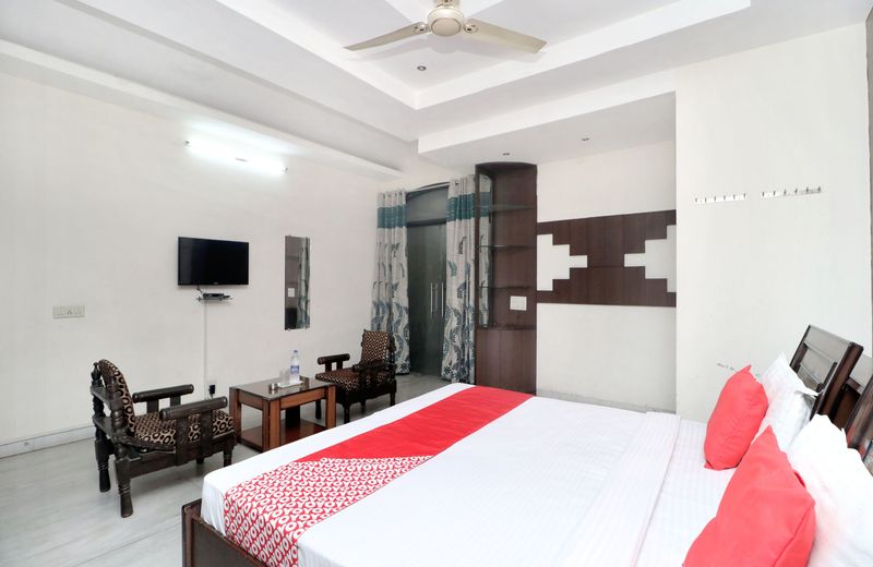 OYO 15728 The Shradha Guest House