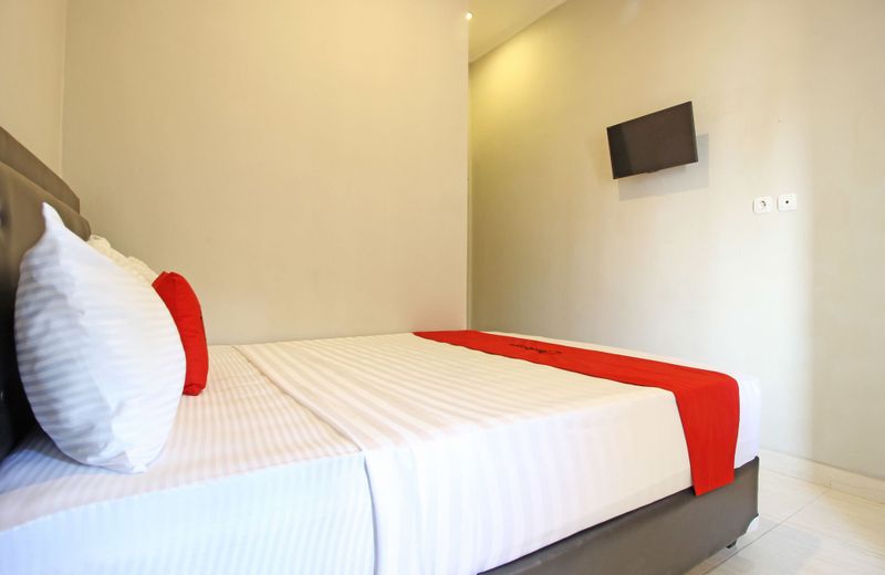 RedDoorz near Graha Saba Buana Solo
