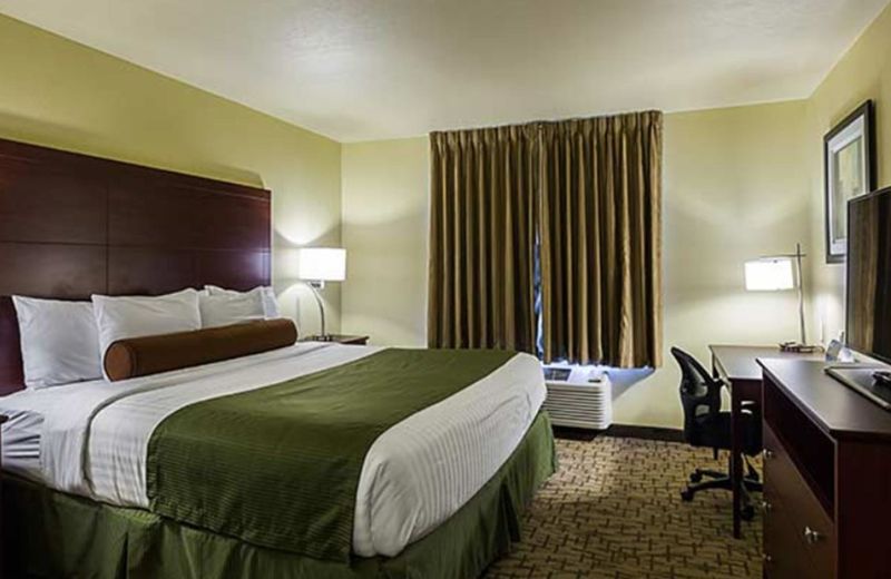 Cobblestone Hotel & Suites - Hutchinson