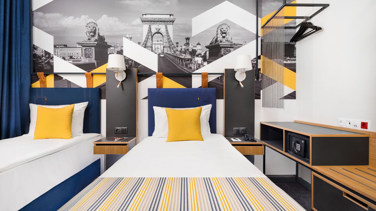 D8 Hotel