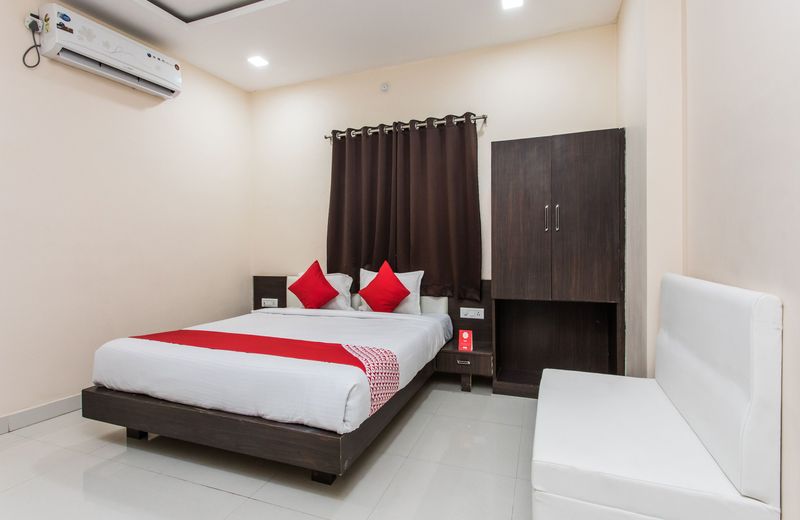 OYO 15676 Hotel Aaradhy