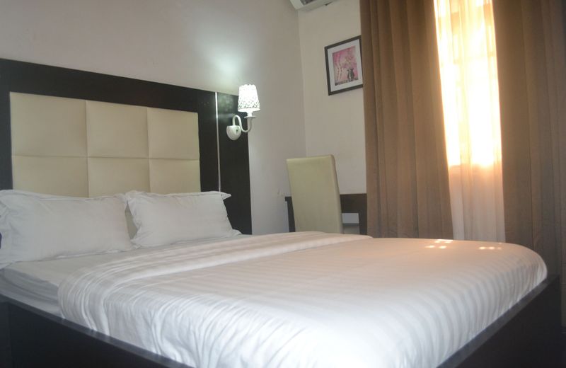 Mac Dove Lounge & Suites