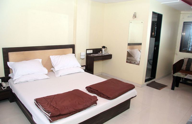 Dolphin Hotel