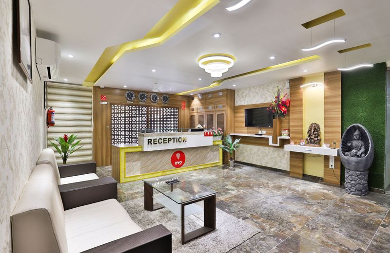 Oyo 11068 Hotel Royal Palace