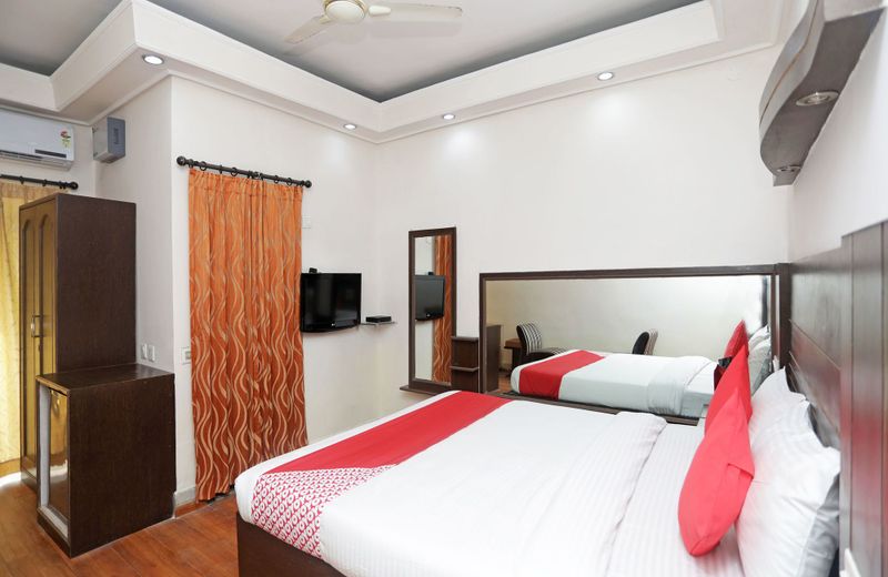 OYO 3072 Royal Villa