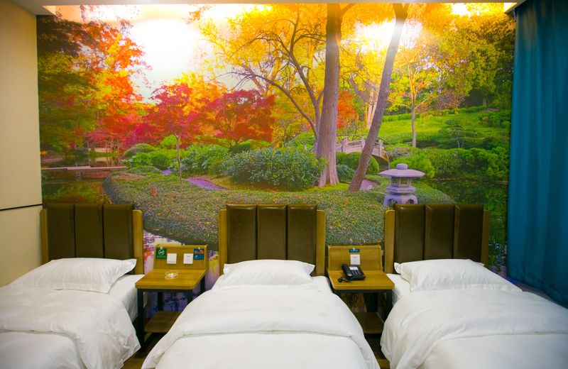 Shengfeng Forrest Holiday Hotel