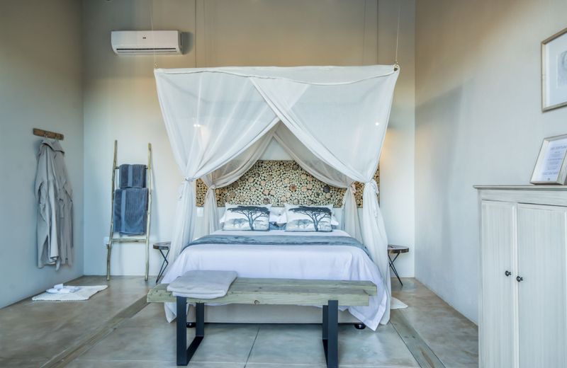Kruger Sunset Lodge - living with lions