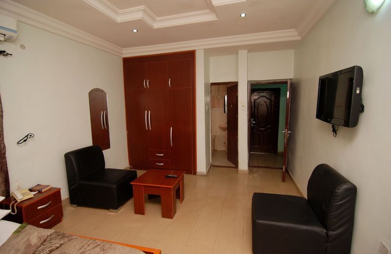 De-dominic Suites & Resorts Ltd