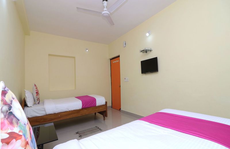 OYO 16111 G S Rest House