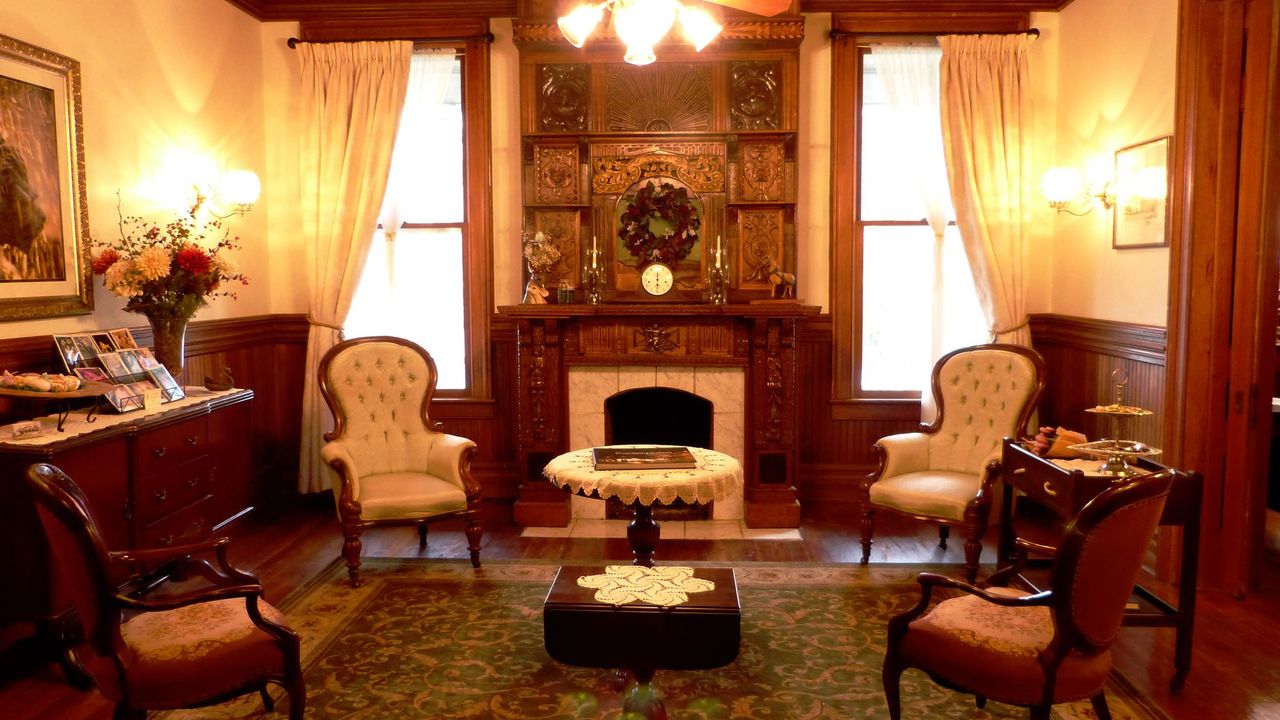 Hogan House Bed and Breakfast at Rose Hill