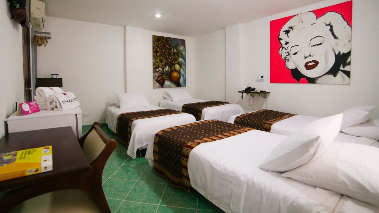 Hotel Conquest 33